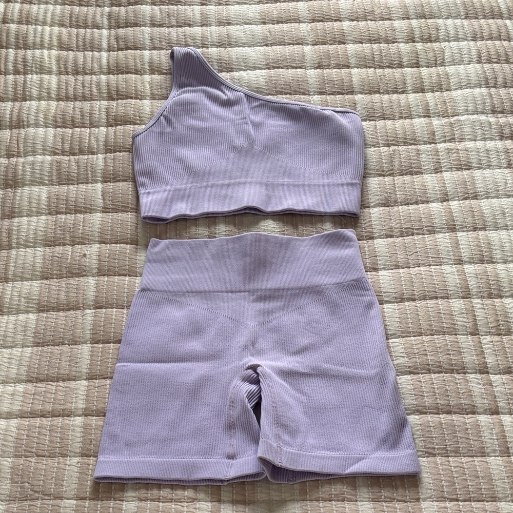 Amazon workout set - Picture 2 of 2